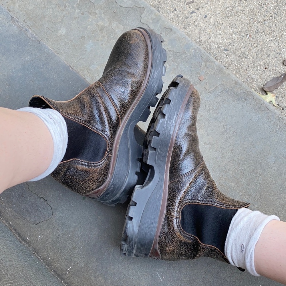 ISO miu miu crackle boots in brown or white